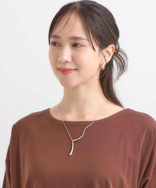 SHOO・LA・RUE(シューラルー)の「ウェーブメタルY字ネックレス(ネックレス・レディース・ピンクゴールド/ゴールド/シルバー・00)」の4枚目の写真