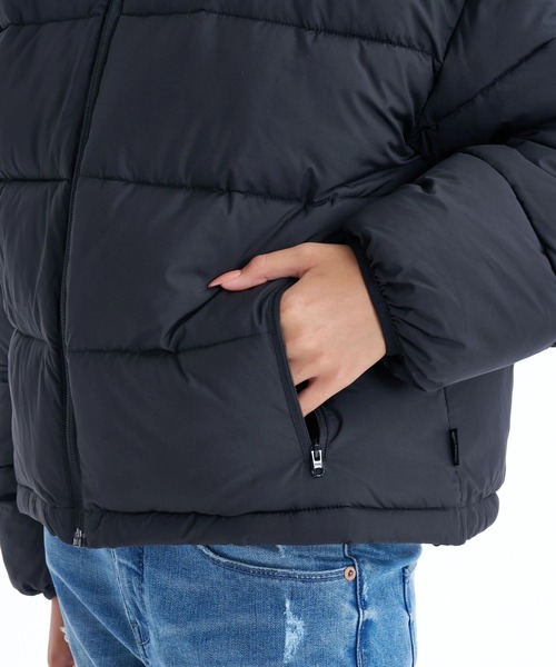 BILLABONG（ビラボン）の「BILLABONG レディース Y2K PUFF JACKET ジャケット 【2025年秋冬モデル】 @autumn/ビラボンY2Kロゴバックプリントパフジャケット（ダウンジャケット/コート・レディース・ブラック/オフホワイト・LARGE/MEDIUM）」の13枚目の写真