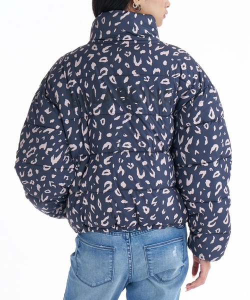 BILLABONG（ビラボン）の「BILLABONG レディース Y2K PUFF JACKET ジャケット 【2025年秋冬モデル】 @autumn/ビラボンY2Kロゴバックプリントパフジャケット（ダウンジャケット/コート・レディース・ブラック/オフホワイト・LARGE/MEDIUM）」の8枚目の写真