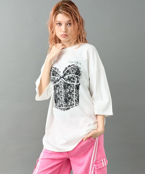 ANAP(アナップ)の「レース ビスチェ プリント 7分袖 オーバーサイズ ロンT(Tシャツ/カットソー・レディース・オフホワイト/ダークアッシュ・F)」の5枚目の写真
