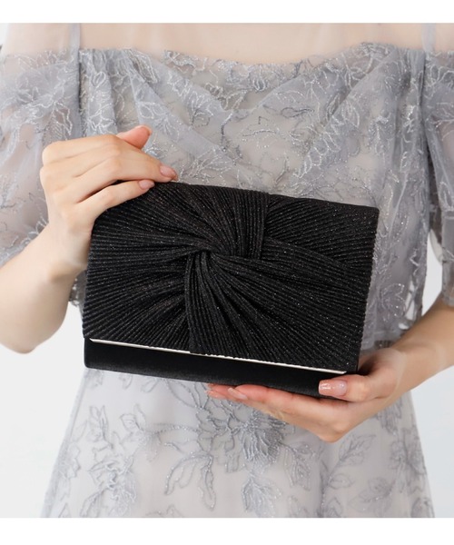 Cupid Heart（キューピッドハート）の「【Cupid Heart】結婚式用！ノットラメプリーツサテンクラッチバッグ（クラッチバッグ・レディース・ブラック/ベージュ/シルバー・MEDIUM）」の2枚目の写真