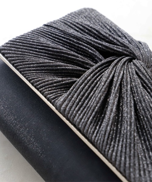 Cupid Heart（キューピッドハート）の「【Cupid Heart】結婚式用！ノットラメプリーツサテンクラッチバッグ（クラッチバッグ・レディース・ブラック/ベージュ/シルバー・MEDIUM）」の8枚目の写真