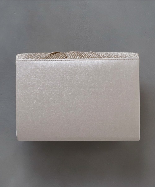 Cupid Heart（キューピッドハート）の「【Cupid Heart】結婚式用！ノットラメプリーツサテンクラッチバッグ（クラッチバッグ・レディース・ブラック/ベージュ/シルバー・MEDIUM）」の13枚目の写真