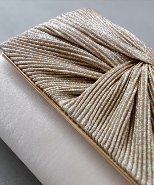 Cupid Heart（キューピッドハート）の「【Cupid Heart】結婚式用！ノットラメプリーツサテンクラッチバッグ（クラッチバッグ・レディース・ブラック/ベージュ/シルバー・MEDIUM）」の15枚目の写真