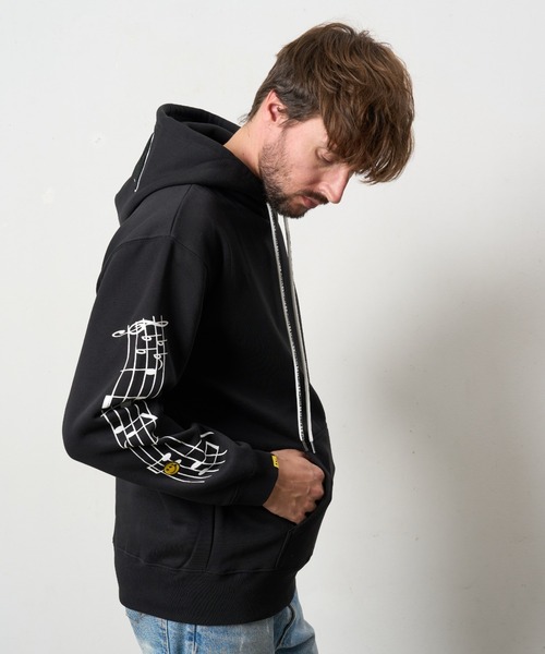 STUD MUFFIN（スタッドマフィン）の「STUD MUFFIN/スタッドマフィン/リリックリボン&MUSICプリント ハートサガラパッチワーク プルオーバー（パーカー・メンズ・ブラック/パープル・3/2/4）」の5枚目の写真