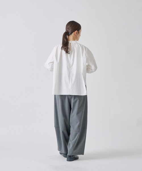 Kelen(ケレン)の「「KELEN / ケレン」タックデザインブラウス(シャツ/ブラウス・レディース・ブラック/グレー/オフホワイト/グリーン・S/M)」の8枚目の写真