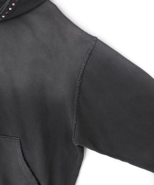 WHITELAND（ホワイトランド）の「WHITELAND/ホワイトランド/STUDS DAMAGE HOODIE（パーカー・レディース・チャコールグレー・F）」の5枚目の写真