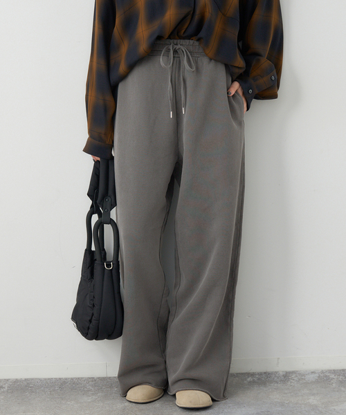 JOURNAL STANDARD（ジャーナルスタンダード）の「ピグメントギャザーパンツ（スウェットパンツ・レディース・ブラック系その他/ブラウン・FREE）」の2枚目の写真