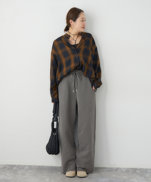 JOURNAL STANDARD（ジャーナルスタンダード）の「ピグメントギャザーパンツ（スウェットパンツ・レディース・ブラック系その他/ブラウン・FREE）」の3枚目の写真