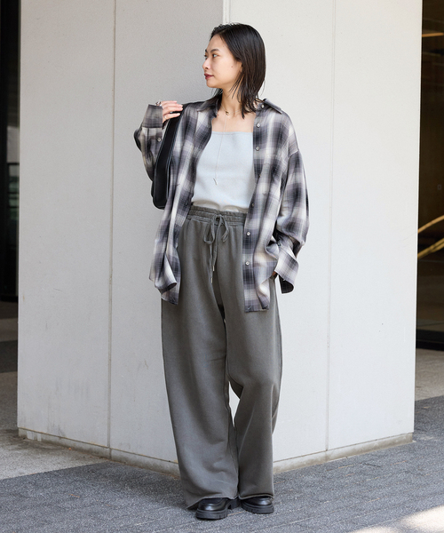 JOURNAL STANDARD（ジャーナルスタンダード）の「ピグメントギャザーパンツ（スウェットパンツ・レディース・ブラック系その他/ブラウン・FREE）」の4枚目の写真