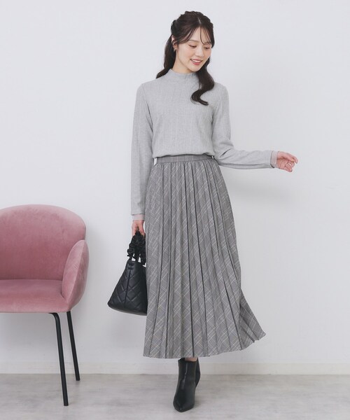 index（インデックス）の「ランダムリブハイネックトップス【洗濯機OK/吸湿発熱】（Tシャツ/カットソー・レディース・オフホワイト/グレー/ワイン系2/ブラック/パープル系1・36/38/40/42）」の8枚目の写真