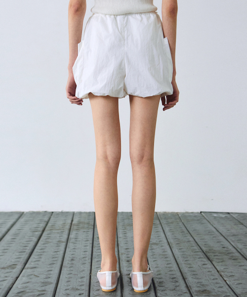 NICK&NICOLE(ニックアンドニコール)の「MINIMAL LABEL CARGO SHORT PANTS_IVORY(その他パンツ・レディース・その他・FREE)」の4枚目の写真