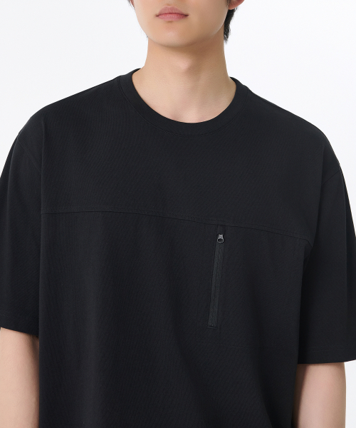 MUSINSA STANDARD（ムシンサスタンダード）の「リラックスドジッパーポケットTシャツ[ブラック]（Tシャツ/カットソー・メンズ・その他・SMALL/MEDIUM/LARGE/X-LARGE/XX-LARGE/XXX-LARGE）」の3枚目の写真