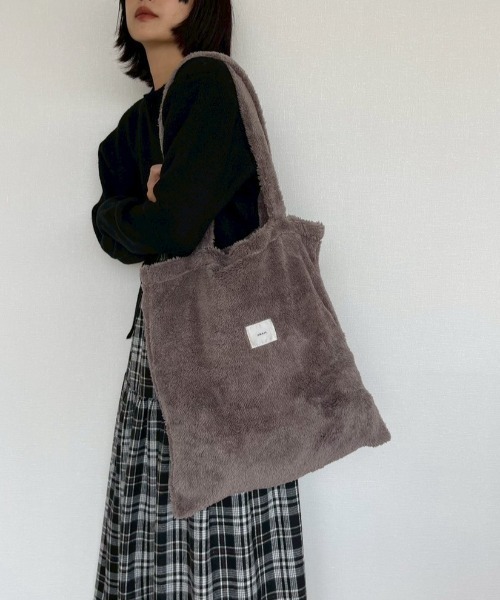 AMAIL(アマイル)の「Fuzzy Tote Bag(ショルダーバッグ・レディース・ライトブルー/グレー・FREE)」の2枚目の写真