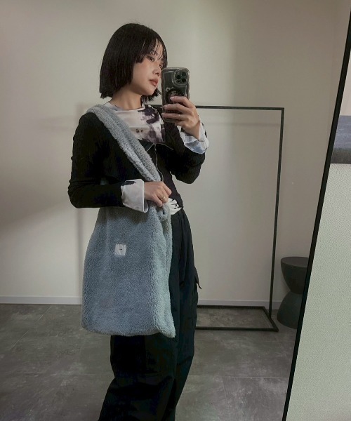 AMAIL(アマイル)の「Fuzzy Tote Bag(ショルダーバッグ・レディース・ライトブルー/グレー・FREE)」の7枚目の写真