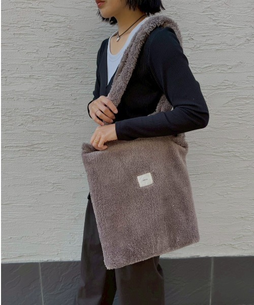 AMAIL(アマイル)の「Fuzzy Tote Bag(ショルダーバッグ・レディース・ライトブルー/グレー・FREE)」の10枚目の写真