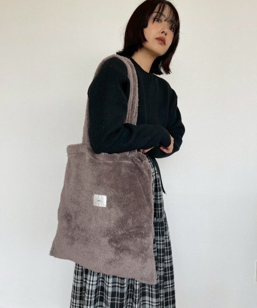 AMAIL(アマイル)の「Fuzzy Tote Bag(ショルダーバッグ・レディース・ライトブルー/グレー・FREE)」の15枚目の写真