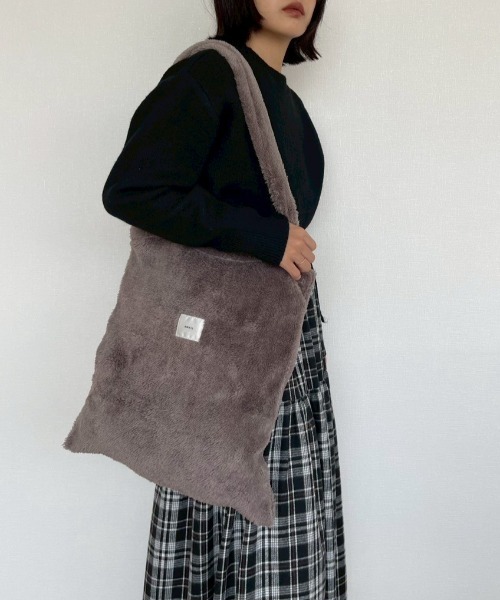 AMAIL(アマイル)の「Fuzzy Tote Bag(ショルダーバッグ・レディース・ライトブルー/グレー・FREE)」の14枚目の写真