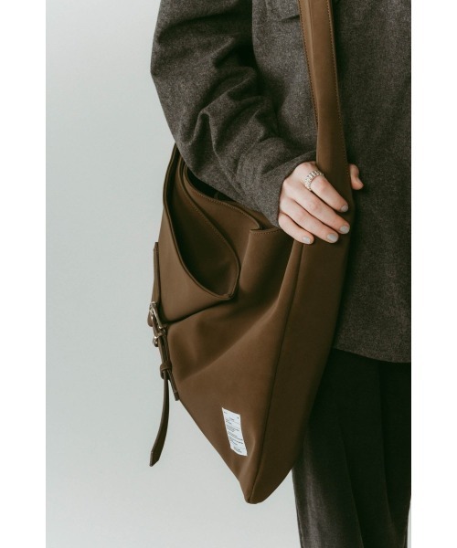 Knuth Marf（クヌースマーフ）の「origami bag（ショルダーバッグ・レディース・ブラウン/ブラック・ONE SIZE）」の13枚目の写真