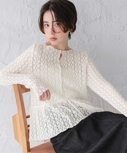titivate(ティティベイト)の「ペプラムシルエットレーストップス(Tシャツ/カットソー・レディース・オフホワイト/ピンク/ブラック/アイボリー・S/M/L)」の1枚目の写真