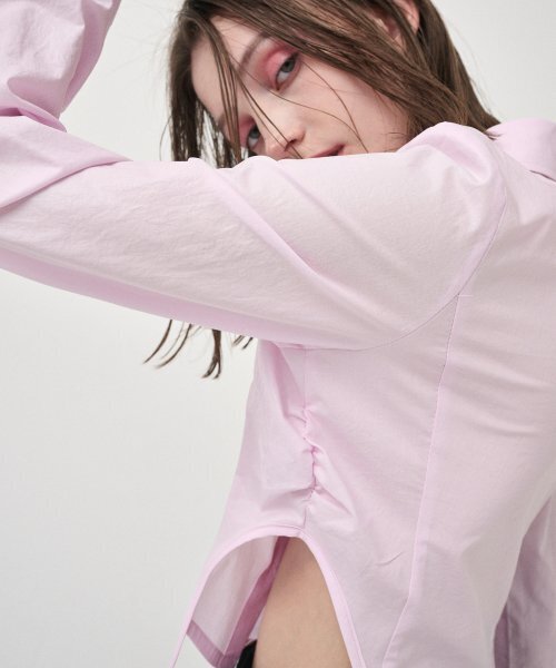 ETMON(エトモン)の「Side Shirring Slim Shirt, Pink(シャツ/ブラウス・レディース・その他・SMALL/MEDIUM)」の2枚目の写真