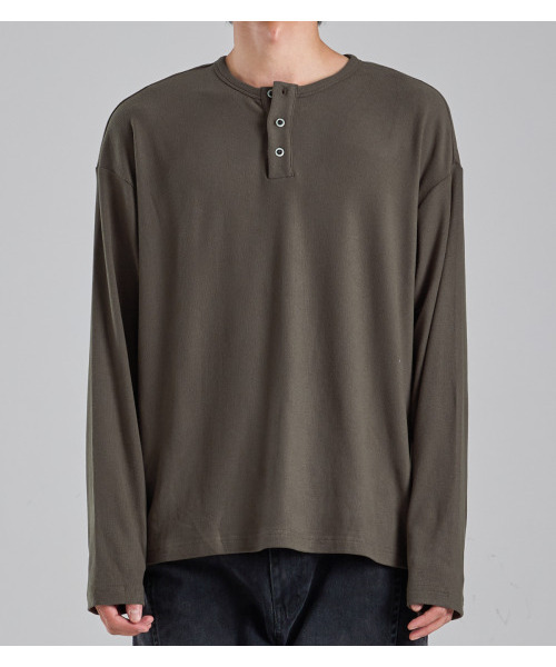 BUTTON SEOUL（ボタンソウル）の「エココジー ヘンリーネック ニットTシャツ (カーキブラウン)（Tシャツ/カットソー・メンズ・その他・MEDIUM/LARGE/X-LARGE）」の2枚目の写真