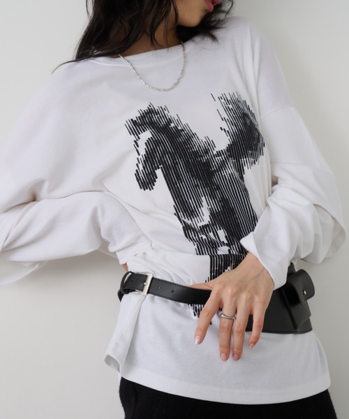 Unitage（ユニテージ）の「ホースプリントレイヤード風ロンTEE（Tシャツ/カットソー・レディース・カーキ/アイボリー・FREE）」の3枚目の写真