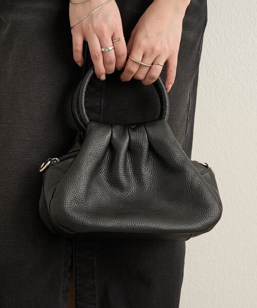 Omekashi（オメカシ）の「【MILLELA FIRENZE】ギャザーハンドバッグ（トートバッグ・レディース・ブラック/モカ・ONE SIZE）」の4枚目の写真