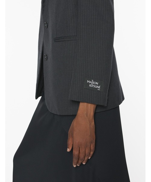 Maison Kitsune(メゾンキツネ)の「TAILORED JACKET(テーラードジャケット・レディース・ダークグレー・34/36/38/40)」の7枚目の写真