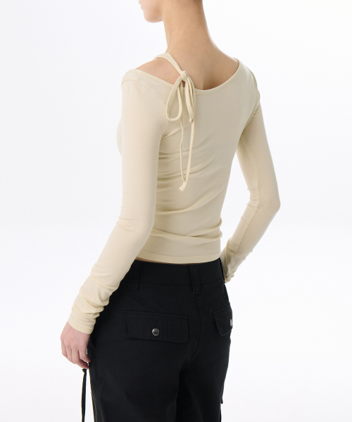 MUSINSA STANDARD WOMAN（ムシンサスタンダードウーマン）の「ウィメンズ テンセル スリム カットアウト ストリング 長袖Tシャツ [バタークリーム]（Tシャツ/カットソー・レディース・その他・X-SMALL/SMALL/MEDIUM/LARGE）」の2枚目の写真