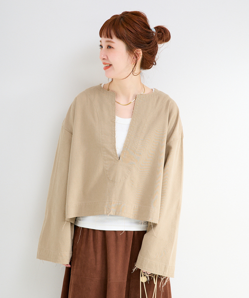 B.C STOCK(ベーセーストック)の「手洗い可 / キーネックプルオーバーシャツ(シャツ/ブラウス・レディース・ブラック/キャメル/ベージュ・FREE)」の5枚目の写真