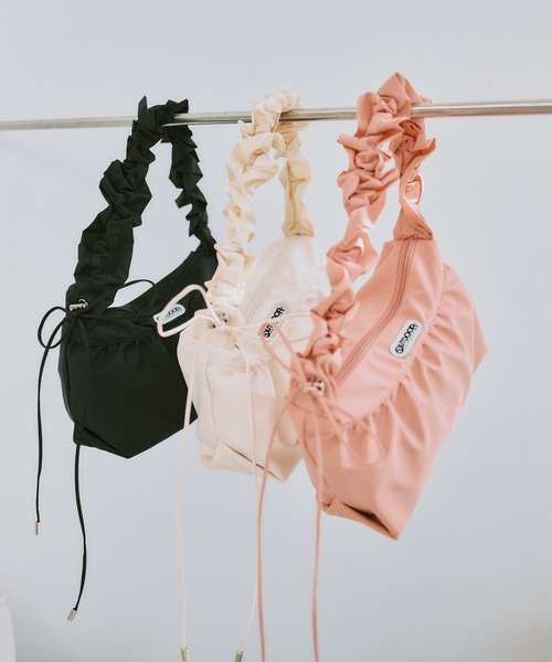 OUTDOOR PRODUCTS(アウトドアプロダクツ)の「【OUTDOOR PRODUCTS】VIS別注フリルショルダーバッグ(ショルダーバッグ・レディース・ブラック/ピンク/キナリ・FREE)」の14枚目の写真