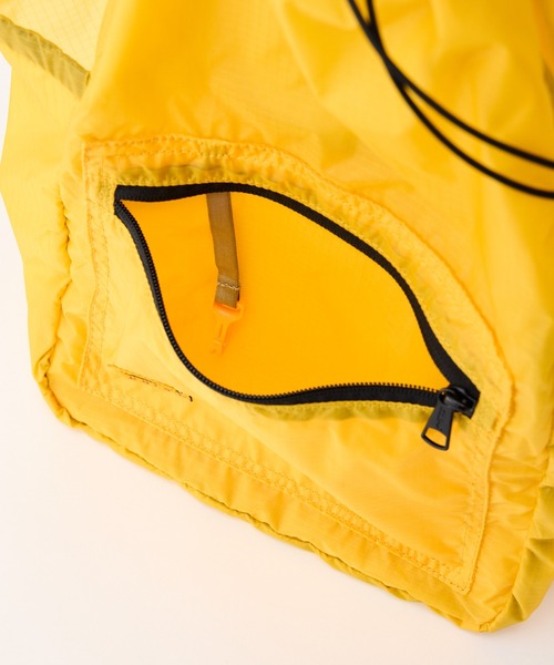 KELTY(ケルティ)の「LEE/モノ・マガジン掲載【KELTY】AIRY KINCHAKU DAYPACK エアリー巾着デイパック ナップザック(バックパック/リュック・レディース・ターコイズブルー/オリーブ/イエロー/ベージュ/ブラック・ONE SIZE)」の14枚目の写真