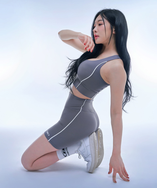 BORN TO WIN（ボーントゥウィン）の「W SYMBOL B PIPING TANK TOP [CHARCOAL]（チューブトップ・レディース・その他・1/2/3）」の2枚目の写真
