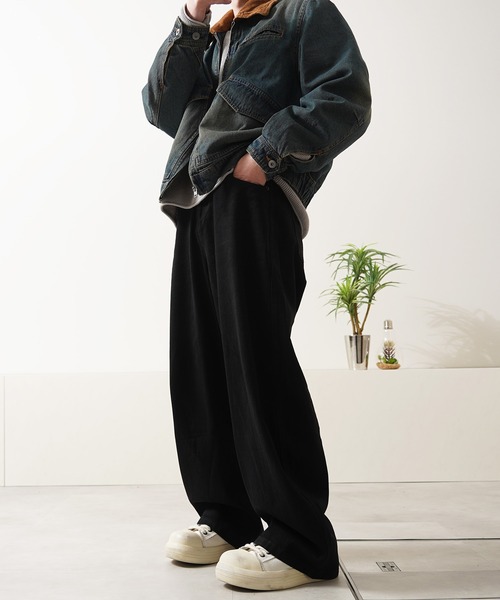1111clothing（ワンフォークロージング）の「デニム ワイド カーブパンツ / Denim Wide Curve Pants（デニムパンツ・メンズ・ブラック/インディゴブルー・M/S/XL/L）」の5枚目の写真