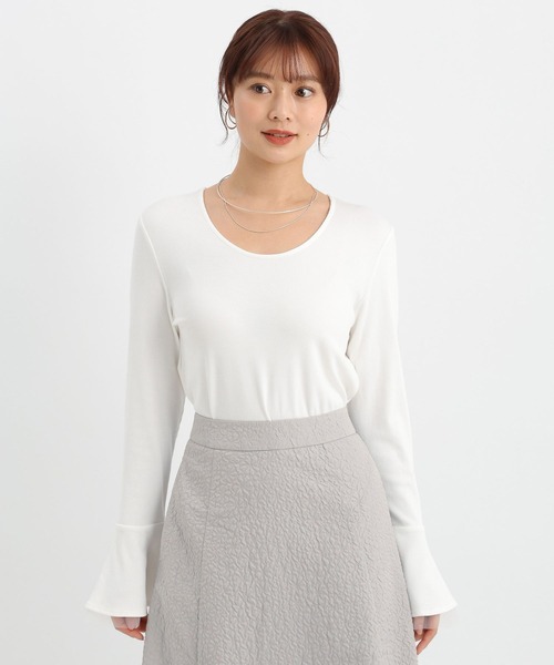 Andemiu（アンデミュウ）の「ソデチュールフレアカットソー645352（Tシャツ/カットソー・レディース・オフホワイト/ブルー/ブラック/モカ・FREE）」の5枚目の写真