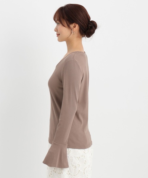 Andemiu（アンデミュウ）の「ソデチュールフレアカットソー645352（Tシャツ/カットソー・レディース・オフホワイト/ブルー/ブラック/モカ・FREE）」の14枚目の写真