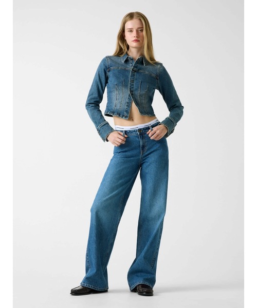 GUESS JEANS（ゲスジーンズ）の「GUESS JEANS Long Sleeves Fitted Cropped Shacket デニムジャケット（デニムジャケット・レディース・インディゴブルー・X-SMALL/LARGE/MEDIUM/SMALL）」の4枚目の写真