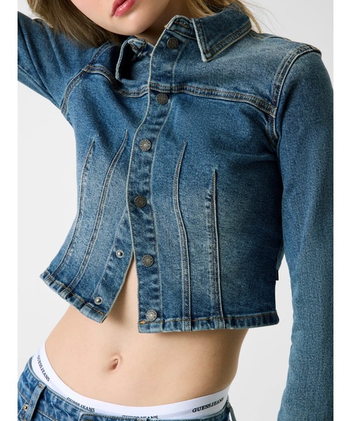 GUESS JEANS（ゲスジーンズ）の「GUESS JEANS Long Sleeves Fitted Cropped Shacket デニムジャケット（デニムジャケット・レディース・インディゴブルー・X-SMALL/LARGE/MEDIUM/SMALL）」の3枚目の写真