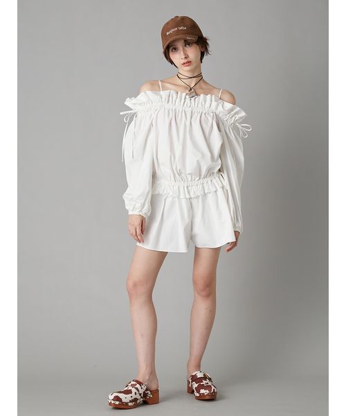 LILY BROWN（リリーブラウン）の「デコルテフリルミニロンパース（つなぎ/オールインワン・レディース・ホワイト/ベージュ/インディゴブルー・F）」の13枚目の写真