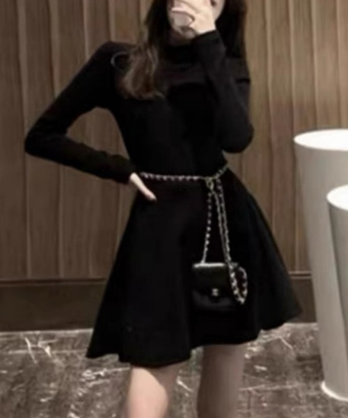 おしゃれスタ（オシャレスタ）の「ハイネックフレアシルエットニットワンピース（ワンピース・レディース・ブラック/グレー・L/M/S）」の3枚目の写真