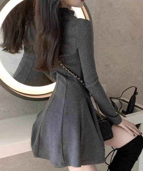 おしゃれスタ（オシャレスタ）の「ハイネックフレアシルエットニットワンピース（ワンピース・レディース・ブラック/グレー・L/M/S）」の4枚目の写真