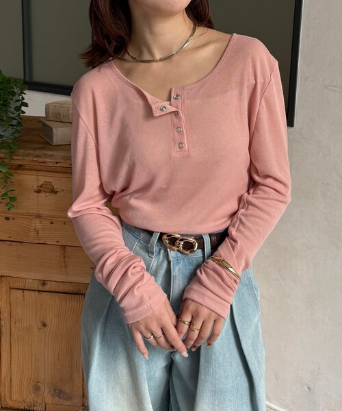 Thevon(ゼボン)の「シアーリブヘンリーネックプルオーバー(Tシャツ/カットソー・レディース・ブラック/カーキ/サックスブルー/オフホワイト/グレー/ピンク/レッド・FREE)」の6枚目の写真