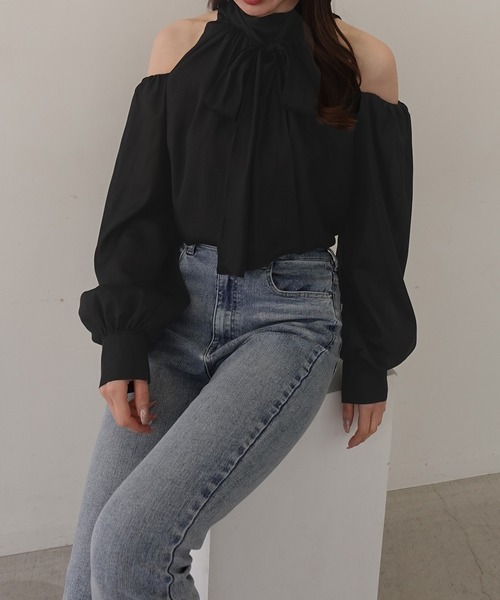 INGNI SOELA(イングソエラ)の「【INGNI SOELA】2Wayシアー肩開きブラウス/WEB限定(シャツ/ブラウス・レディース・ブラック/オフホワイト/ネイビー/ピンク・FREE)」の2枚目の写真