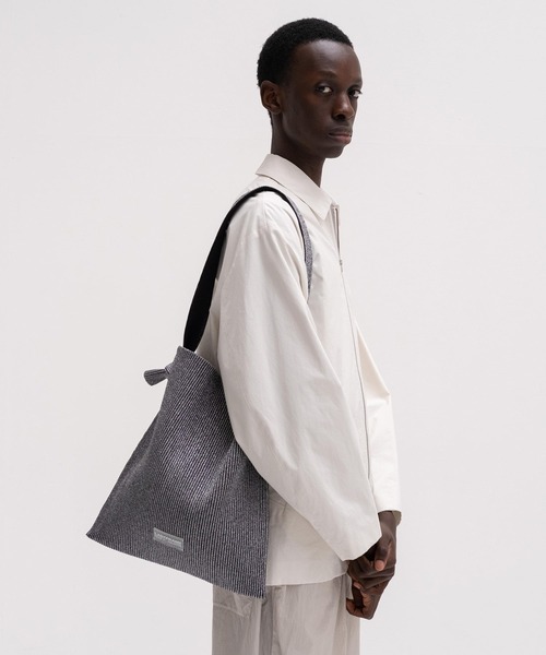 LASTFRAME(ラストフレーム)の「KYOTO METALLIC REVERSIBLE MUSUBI TOTE(トートバッグ・レディース・グレー/ブラック・FREE)」の3枚目の写真