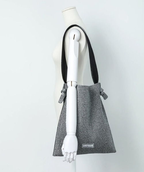 LASTFRAME(ラストフレーム)の「KYOTO METALLIC REVERSIBLE MUSUBI TOTE(トートバッグ・レディース・グレー/ブラック・FREE)」の5枚目の写真