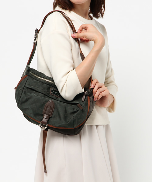 russet for traveller(ラシット フォー トラベラー)の「ボディバッグ(小)【Body Bag】(ボディバッグ/ウエストポーチ・レディース・ネイビー・FREE)」の8枚目の写真