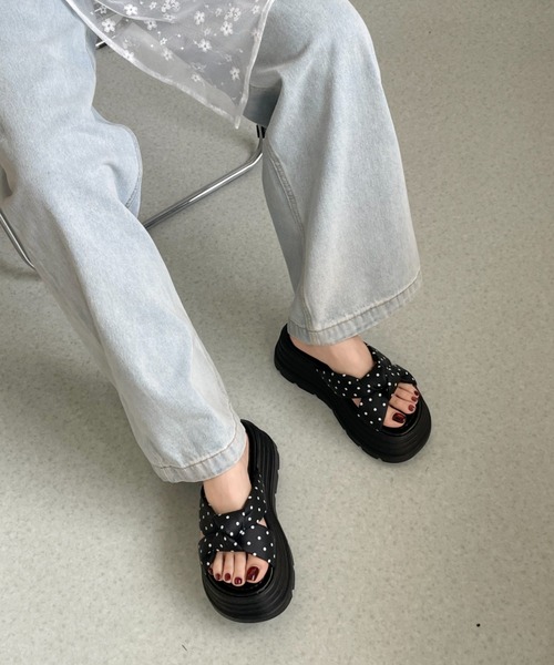 Shoes in Closet（シューズインクローゼット）の「【完売カラー再入荷】+6.0㎝ 軽量 厚底 クロスリボン ドット柄 サンダル 845（サンダル・レディース・アイボリー/イエロー/ピンク/ブラック・L/LL/M/S）」の8枚目の写真
