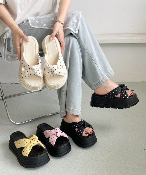 Shoes in Closet（シューズインクローゼット）の「【完売カラー再入荷】+6.0㎝ 軽量 厚底 クロスリボン ドット柄 サンダル 845（サンダル・レディース・アイボリー/イエロー/ピンク/ブラック・L/LL/M/S）」の21枚目の写真