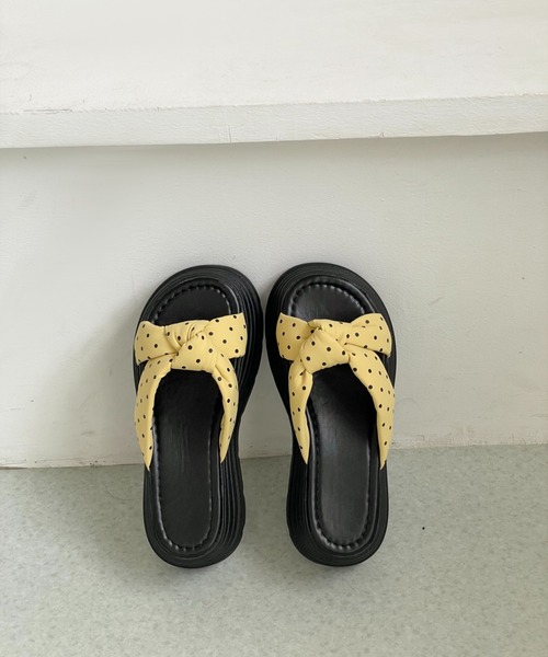 Shoes in Closet（シューズインクローゼット）の「【完売カラー再入荷】+6.0㎝ 軽量 厚底 クロスリボン ドット柄 サンダル 845（サンダル・レディース・アイボリー/イエロー/ピンク/ブラック・L/LL/M/S）」の22枚目の写真